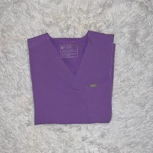 Catarina one-pocket scrub top